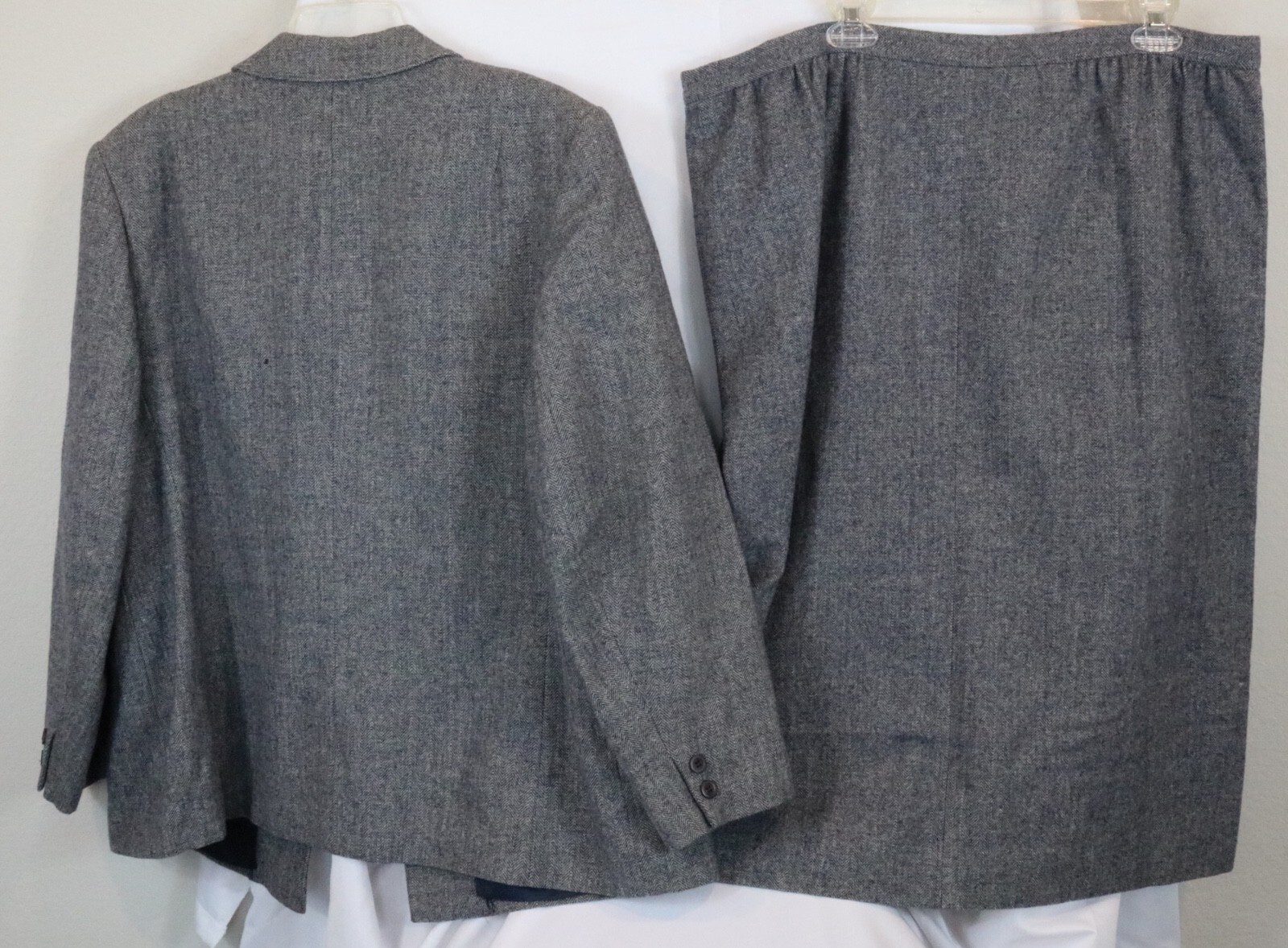 VTG Pendleton Women's Two-Piece Wool Skirt Suit, Gray Herringbone Made in USA - Image 8