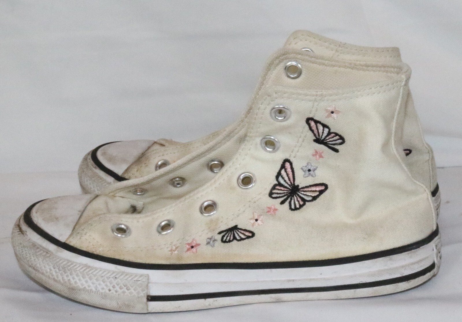 Converse Chuck Taylor High Top Sneakers Kids Sz 1 White Butterfly Embroidered - Image 2