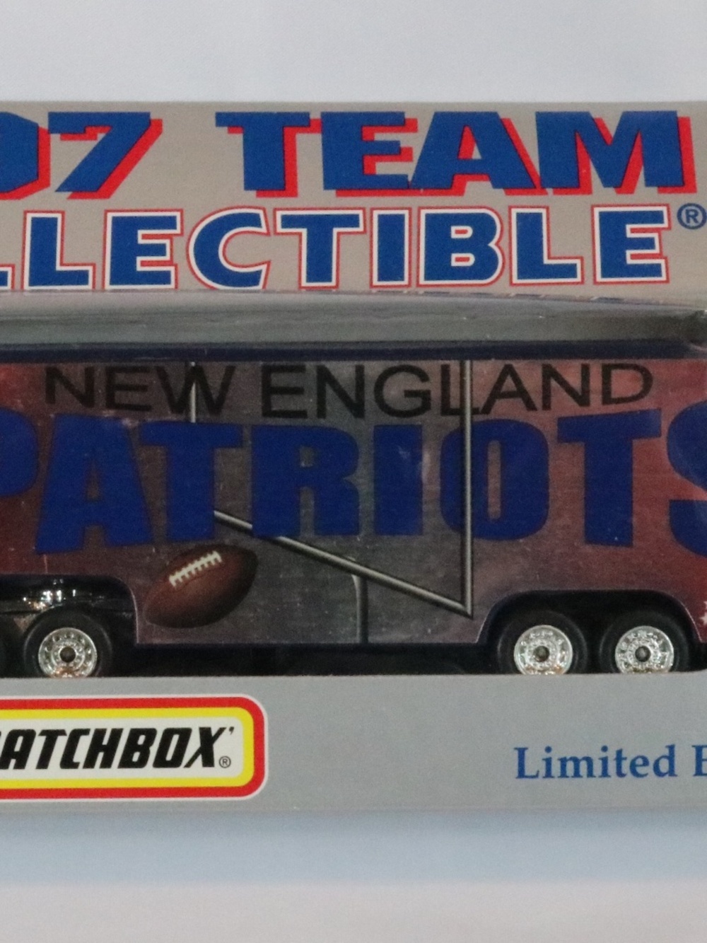 NIB - Vintage Matchbox NFL Team 1997 New England Patriots Semi Truck White Rose