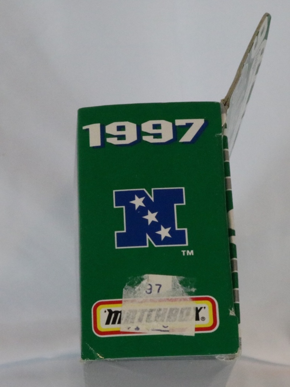 NIB - Vintage Matchbox NFL Team 1997 New England Patriots Semi Truck White Rose - Image 4