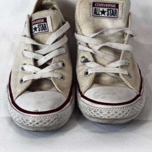 Converse Chuck Taylor All-Star low-top sneakers in white Youth Size 3